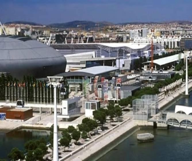 Parque Nacoes, Near Airport, Metro Station Appartement