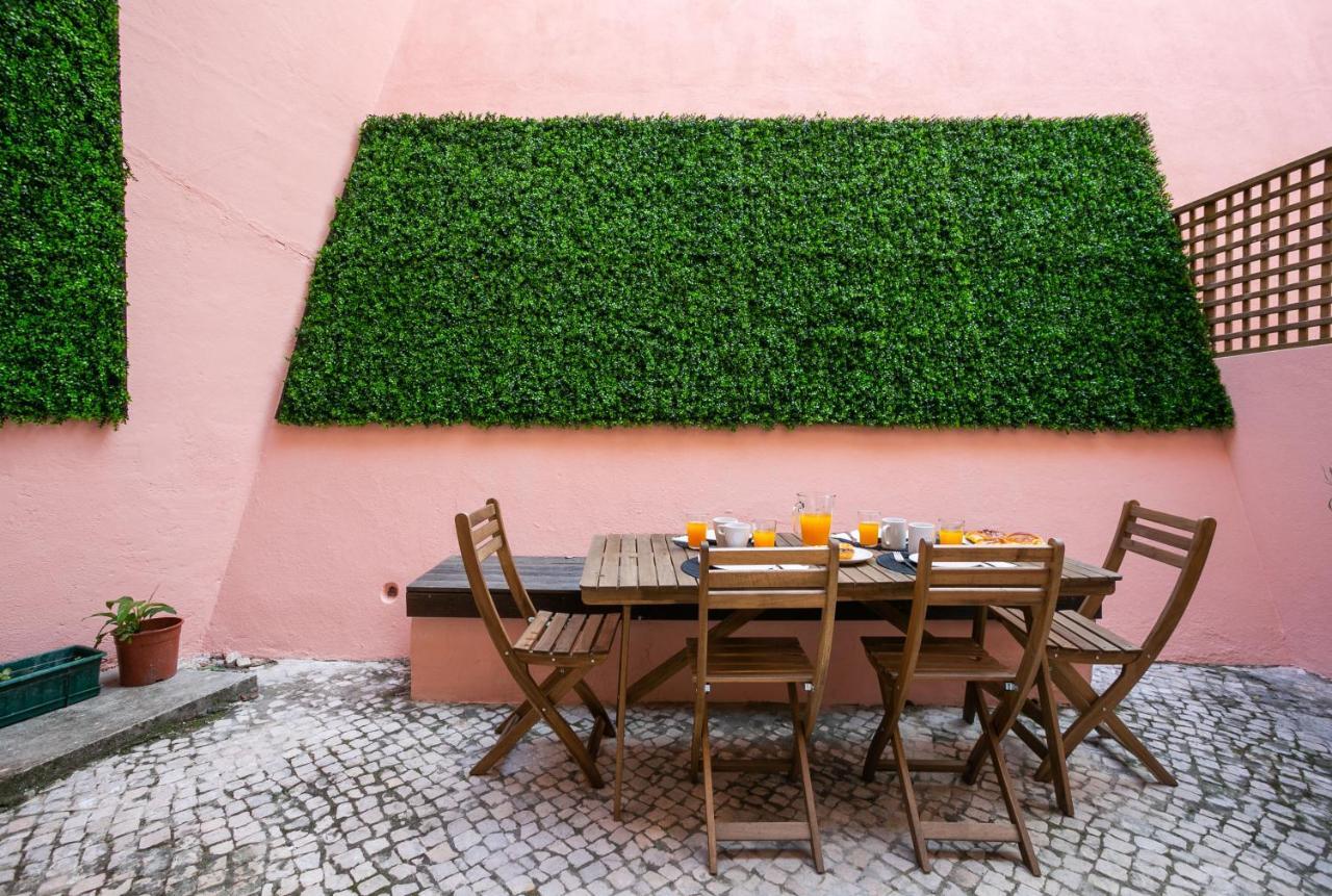 Cozy Tailor Made With A Refreshing Terrace Apartment
