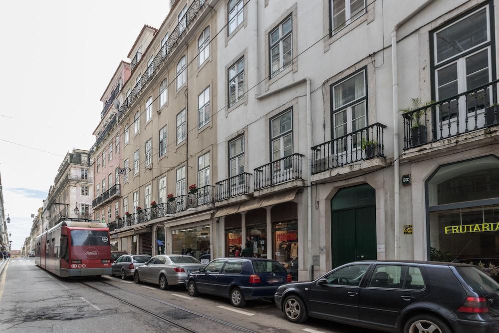 Baixa Modern Three-bedroom - By Lu Holidays * Lissabon
